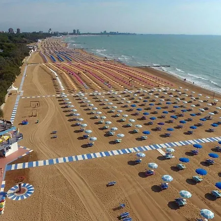 With A Large Fenced Garden * Lignano Sabbiadoro